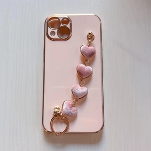 Coque iPhone 13 Silicone Souple Jolie Rose Coeur Chaîne Sangle Accessoire - Photo 1 sur 4