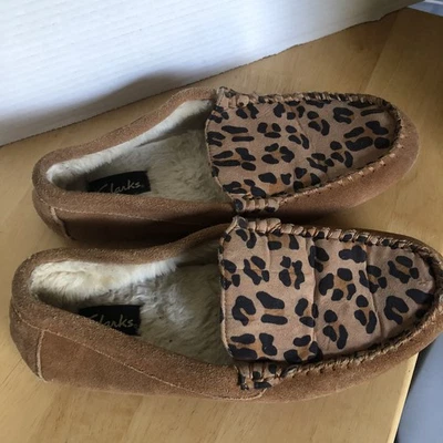 Zapatillas para mujer Clarks con estampado de 10 guepardos Foto 1 de 4