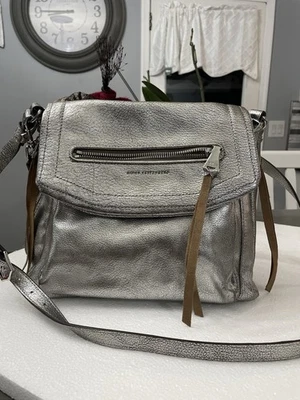 Bolso de Hombro Aimee Kestenberg Cuero Quinta Avenida Peltre Micro Guijarro Foto 1 de 4