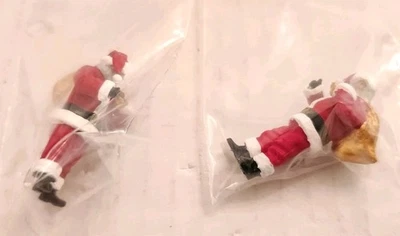 O Scale Guy Santa Figures ( 2 Figures) - Image 1 of 4