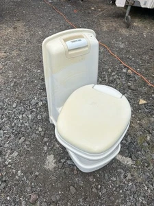 CARAVAN / MOTORHOME THETFORD C200 SWIVEL CASSETTE TOILET - Picture 1 of 3