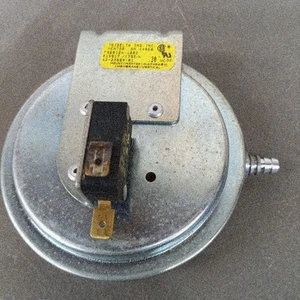 Interruptor de presión de aire TRIDELTA FS6012A-1682 42-24064-01 .30” WC PF - Imagen 1 de 2