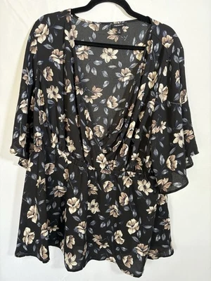 Torrid Top Size 2 Short Sleeve Floral - Image 1 of 4