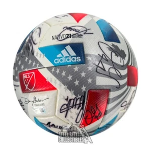 2021 Toronto FC Autographed Match Used Soccer Ball - BAS/Fanatics LOA (34 Sigs) - Picture 1 of 4