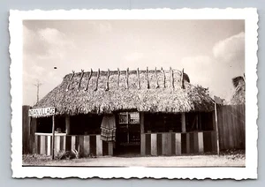 Vintage Indianer Indianer Dorf Eingang ~ altes Echt Foto 3,5” x 2,5” - Bild 1 von 2