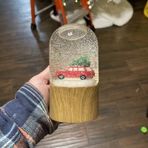 Globo de agua por Target Threshold 2013 reproduce “Jingle Bell Rock” árbol sobre nieve roja - Imagen 1 de 5