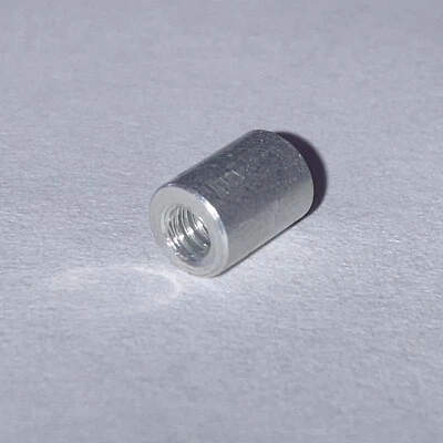 "Espaciador redondo de aluminio Keystone 2025 4-40 × 1/4"" de largo x 3/16"" de diámetro" 25 uds. Foto 1 de 2