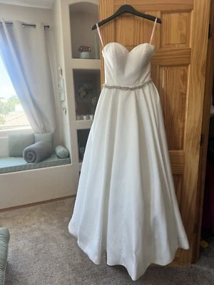 DaVinci Bridal Gown Size 6 With Alterations Needs To Be Cleaned - Image 1 of 4