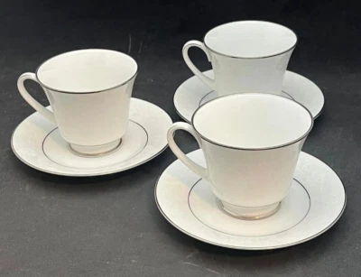 Tazas de té y platillos Noritake Ranier (juego de 3) - borde floral blanco sobre blanco Foto 1 de 4