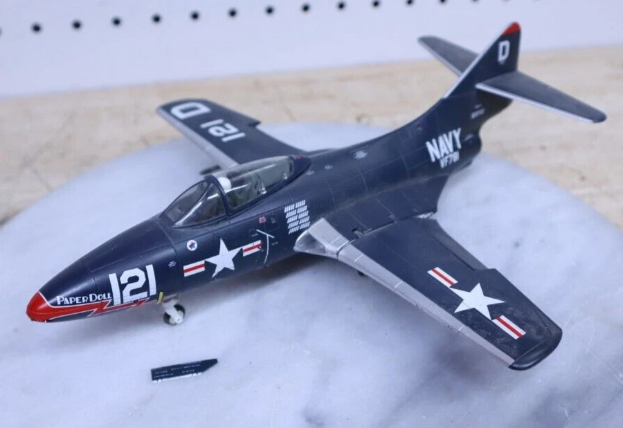 Бумажная кукла Hobby Master Grumman F9F-2 Panther VF-781 USS Bon Homme Richard 1951 - Изображение 1 из 4