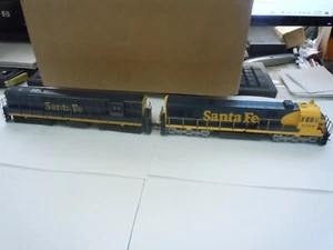 Atlas HO U36C NR. 8503 Santa Fe Road #8788 und Athearn SF Dummy Nr. 04326 #9214 - Bild 1 von 12