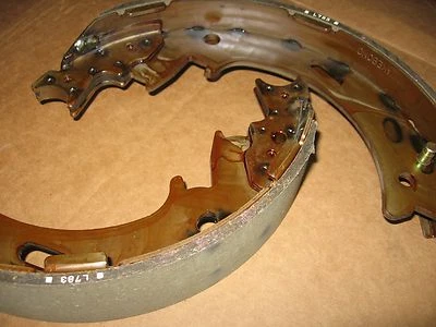 Комплект тормозных колодок и подкладок для вилочного погрузчика Yale 902392851 - Изображение 1 из 3