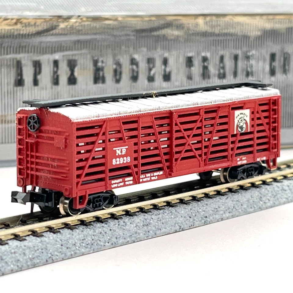 Model Power 3442 Northern Pacific Pig Palace Stock Car NP 82938 N Scale - Image 1 of 4