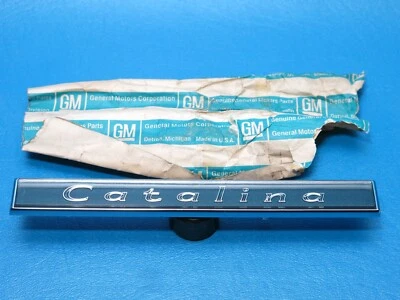 Placa de identificação NOS GM 1965 Pontiac Catalina 2+2 painel emblema 9779985 - Imagem 1 de 4
