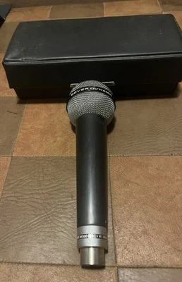 Beyerdynamic Model M 500 N (C) Dynamic Ribbon Hypercardioid Microphone w/Case - Image 1 of 4