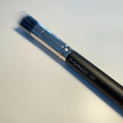 MAC 130S Synthetic Short Duo Fibre Makeup Brush NEW - Image 1 of 2