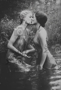 Vintage Photo of Women Kissing - 1920's Pretty Lesbian Couple Girls - 162 - Picture 1 of 2