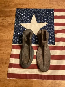 Two Antique/Vintage Cast Iron Cobbler Mold Shoes Child Size 7 And 7 1/2 Inch - Picture 1 of 12