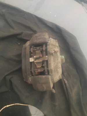 PINZA DE FRENO MERCEDES-BENZ CLS W219 NSF LADO DEL PASAJERO DELANTERO IZQUIERDO 20704604 Foto 1 de 4