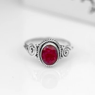 925 Sterling Silver Ladies Oval Lab Created Red Ruby Ring Gemstone Jewellery - Image 1 of 4