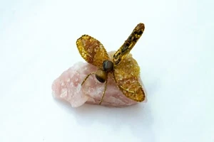 Kristall Rosenquarz Libelle handgeschnitzt Draht Stein Teich Figur - Bild 1 von 10