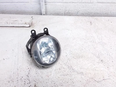 Luz antiniebla lateral derecha para pasajero Toyota Highlander 2022 con soporte montado OEM Foto 1 de 4