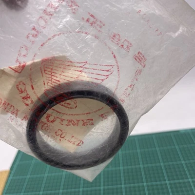 52472-KE8-003 Genuino Honda Suspensión Trasera Resorte Amortiguador Estuche GL 1500 NOS Foto 1 de 4