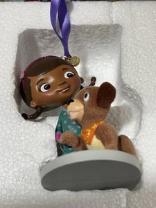 DISNEY STORE DOC MCSTUFFINS & FINDO ORNAMENTO ALBERO DI NATALE (2015) - Foto 1 di 1