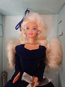 Mattel Winter Velvet Barbie For Avon 1995 neuwertig verpackt Puppe - Bild 1 von 9