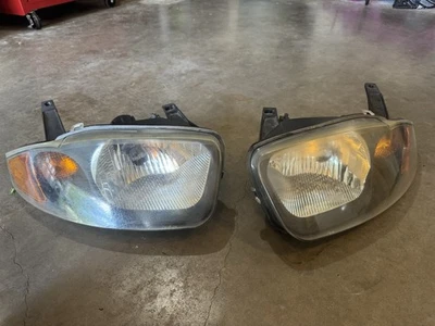 Juego de pares de faros izquierda derecha nuevos para Chevrolet Cavalier 2003-2005 Foto 1 de 2