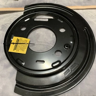 Protector antipolvo de freno Dorman 924-214 para Chevrolet/se adapta a GMC Foto 1 de 3