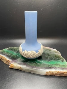 Vintage ECANADA Art Blue JASPERWARE Art Pottery BUD VASE with White Leaf Vine - Picture 1 of 8