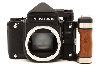Cuerpo de cámara de formato medio Pentax 67 muy limpio con prisma TTL y empuñadura de madera #48941 Foto 1 de 4