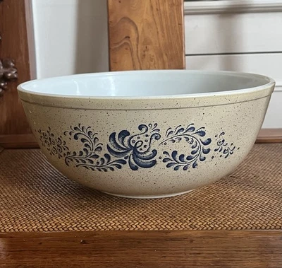 Vintage Pyrex Homestead 4 Qt Mixing bowl #404 Rustic Country style - Image 1 of 4