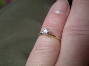 14K Yellow Gold Ladies Round Diamond Solitaire Ring         1.1 Grams - Picture 1 of 6