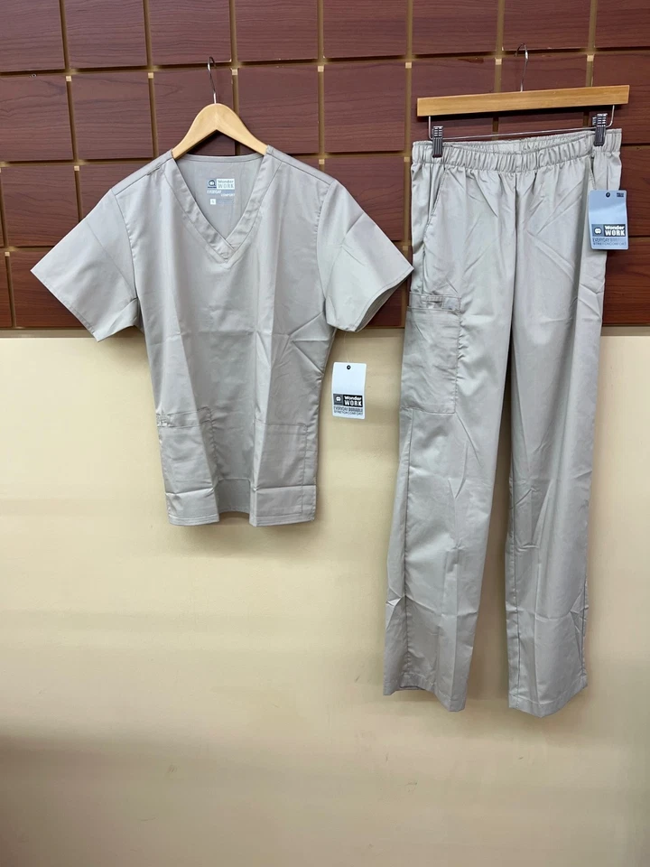 Nuevo Conjunto Médico Wink Caqui Sólido con Top Pequeño y Pantalones Pequeños Altos ¡NUEVO CON ETIQUETAS! Foto 1 de 1