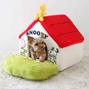 Snoopy Dog House Bed Pet Paradise with Garden Red Roof Small (38 x 35 x H40.5cm) - Picture 1 of 9