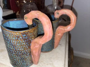 Paar handgefertigte Tonbecher mit Strauß 3D-Griff - - Bild 1 von 5