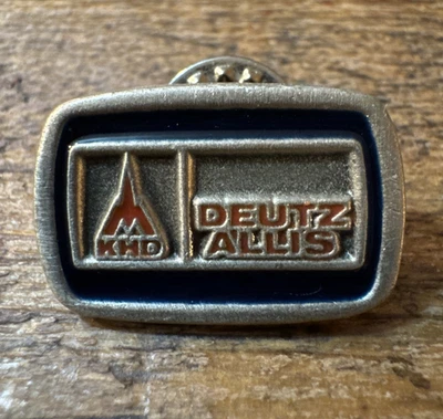 De Colección Metal Esmalte KHD Deutz Allis Agricultura Solapa Chaleco Sombrero Prendedor Tono Plateado Mate Foto 1 de 4
