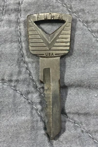 LLAVE DE ENCENDIDO FORD OEM vintage cuadrada en forma de V - Imagen 1 de 2