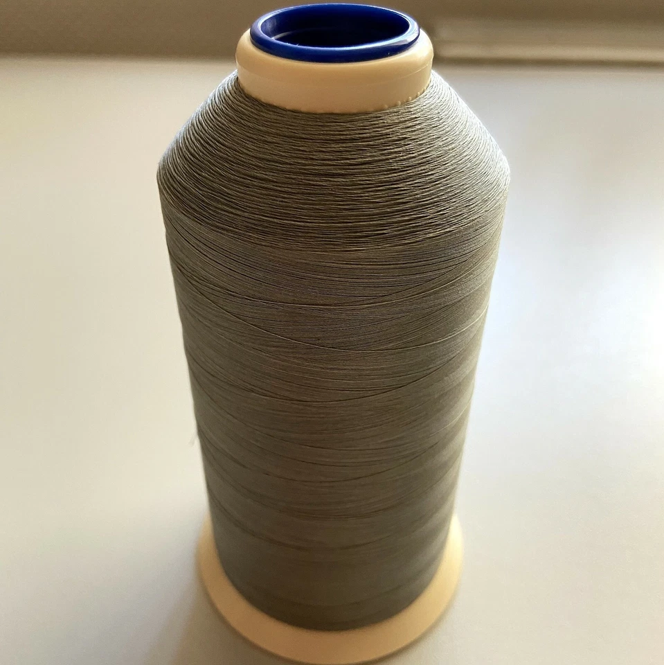 Hilo de Coser Fuerza 120 ,Color Gris Claro,Maschinengarn 11.000 M,Algodón 100% - Imagen 1 de 1