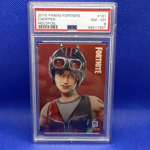 2019 Panini Fortnite Chopper Rare Outfit Card #161 - Bild 1 von 2
