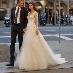 Elegant A-line Wedding Dresses Long Sleeves Lace Appliques Button Back Gowns 