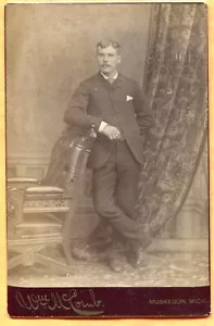 Muskegon MI Ritratto di giovane uomo, di McComb, circa 1880 - Foto 1 di 2