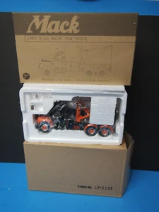 FIRST GEAR 19-2233 FIRST GEAR TOW TRUCK 1960 B-61 TOWNSHIP OF SPRING - Picture 1 of 6