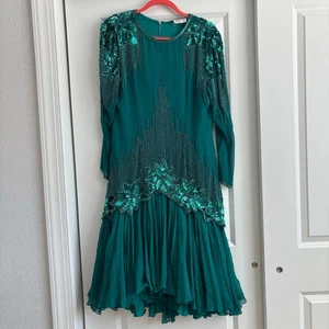 Vestido de noche vintage negro corbata He-Ro verde esmeralda lentejuelas cuentas seda 8 - Imagen 1 de 16