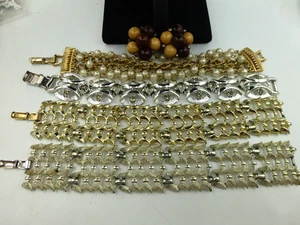 CORO Colección de Cuatro Pulseras (1 Pegaso) y Par de Pendientes Clip - Imagen 1 de 17