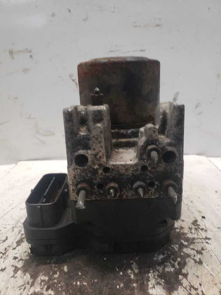 Conjunto de actuador y bomba de pieza de freno antibloqueo para 04-05 RAV4 1377853 Foto 1 de 4