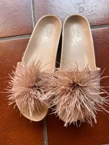 Pantolette in Leder mit Federn rose, Gr. 41 - Bild 1 von 3