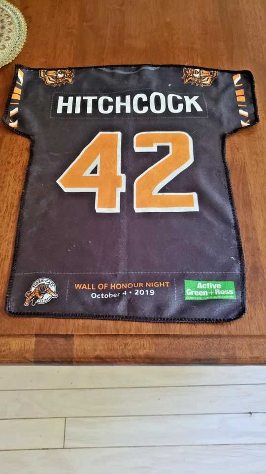 HAMILTON TIGER CATS JERSEY SHAPED FAN TOWEL HITCHCOCK  2019 - Imagem 1 de 1